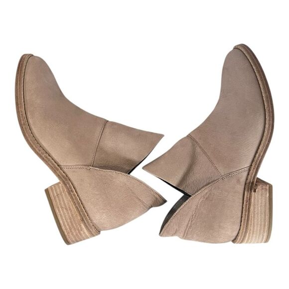 Eileen Fisher | Leather Leaf Bootie in Barley 5.5 - Picture 7 of 10